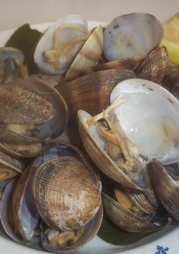 Una foto de Almejas frescas con limón
