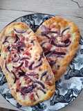 Low carb kenyérlángos (Flammkuchen) baconnel és lilahagymával - gluténmentes, keto recept
