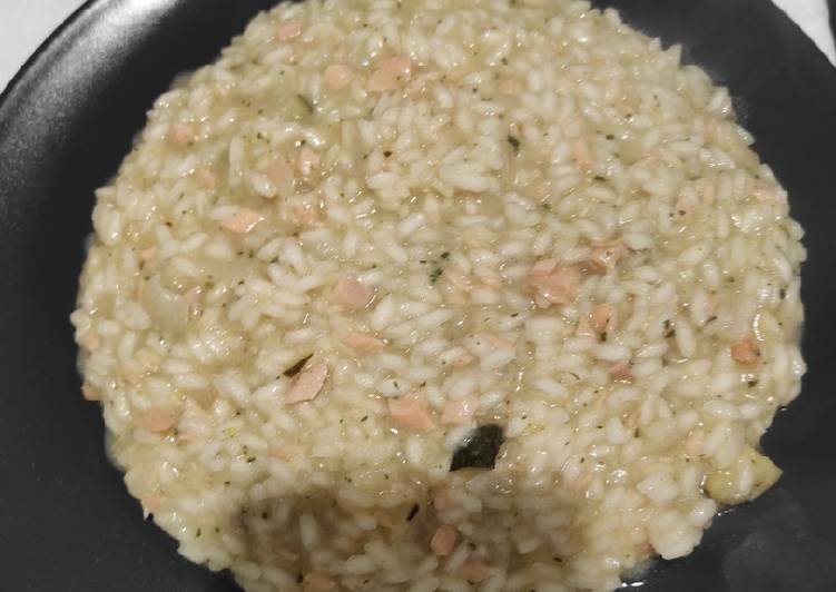 Ricetta Risotto Con Crema Di Zucchine E Salmone Di Clara Buschi Cookpad