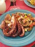 Pulpo a la plancha con papas al Romero y verduras salteadas