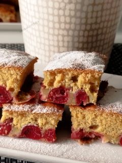 Meggyes piskóta szelet gluténmentesen recept fotója