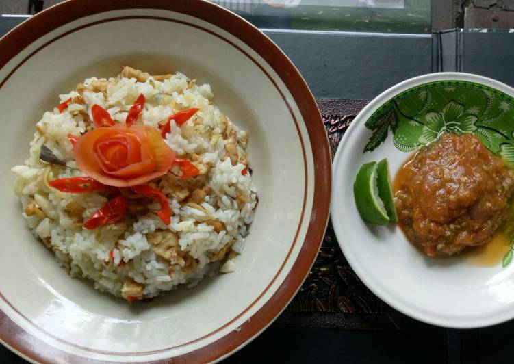Nasi liwet ricecooker with sambal tomat lombok ijo