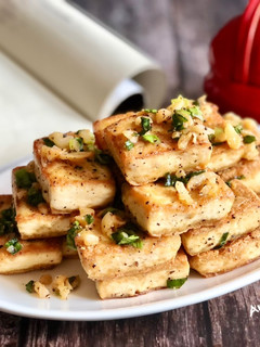 平底鍋免油炸-椒鹽黃金豆腐 的食譜成品照片