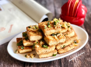 平底鍋免油炸-椒鹽黃金豆腐 的食譜成品照片