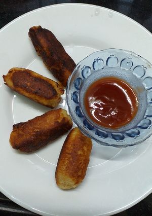 A picture of Stuffed Chicken Bread Rolls.