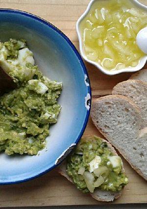 Foto principal de Huevo y Palta: "mis amores" con Albahaca y Ají Verde
