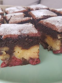 Pudingos rumos-meggyes sütemény recept fotója