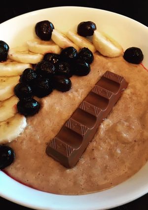 Une photo de Porridge banane choco kinder