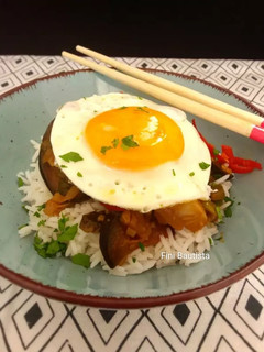 Una foto de Arroz basmati con verduras y huevo a la plancha