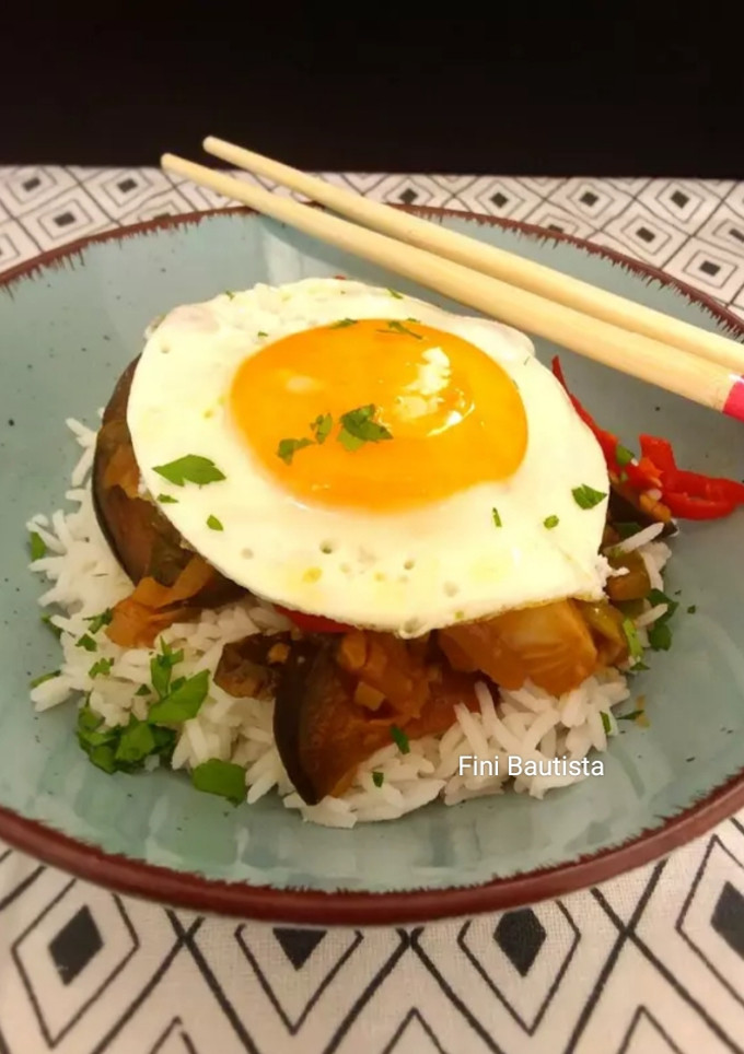 Una foto de Arroz basmati con verduras y huevo a la plancha
