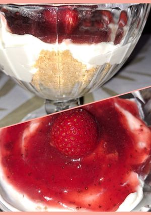 Φωτογραφία της συνταγής Εύκολο cheesecake!!! Να το πιεις.. (μάλλον φας 😄) στο ποτήρι!!🍓🍨