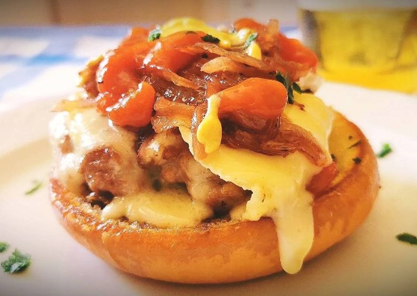 Hamburguesa de ternera con Camembert y Cebolla caramelizada