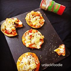 A picture of Italian Cheese Mini Pizza.