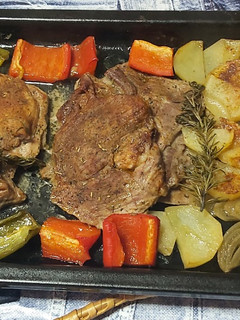 Una foto de Contramuslo de pavo con patatas al chimichurri