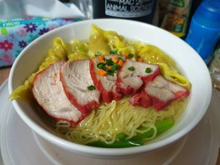 บะหมี่เกี๊ยวหมูแดง