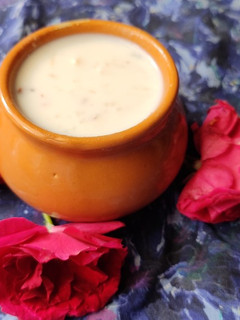 ખીર (Kheer Recipe In Gujarati) રેસીપી મુખ્ય ફોટો