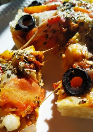 A picture of Suji base instant piza.