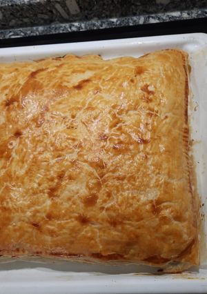Una foto de Hoy una empanada de hojaldre con atún huevo y bechamel