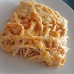 Una foto de Tallarines con queso y cebolla estilo Alicia 🧀