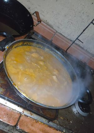 Una foto de Guiso de papas con champiñones y jarrete