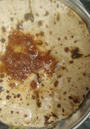 A picture of Ghee roti shakkar.