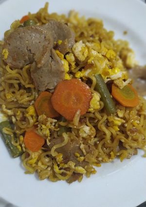 Foto resep Indomie goreng toping bakso, wortel, buncis