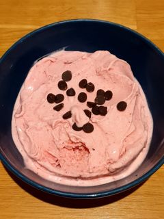 Una foto de Helado de fresa