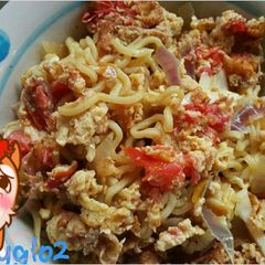 A picture of Noddles with Eggs.