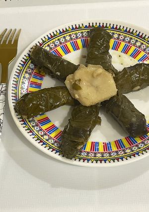 صورة لوصفة ورق عنب في قدر الضغط الكهربائي