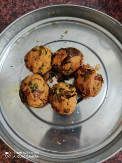 கீரை போண்டா (Keerai bonda recipe in tamil) செய்முறை முக்கிய புகைப்படம்