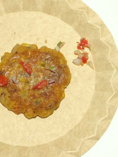 Una foto de Buñuelos vegetarianos de maíz y verduras