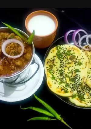 A picture of Pindi Chole kulcha.