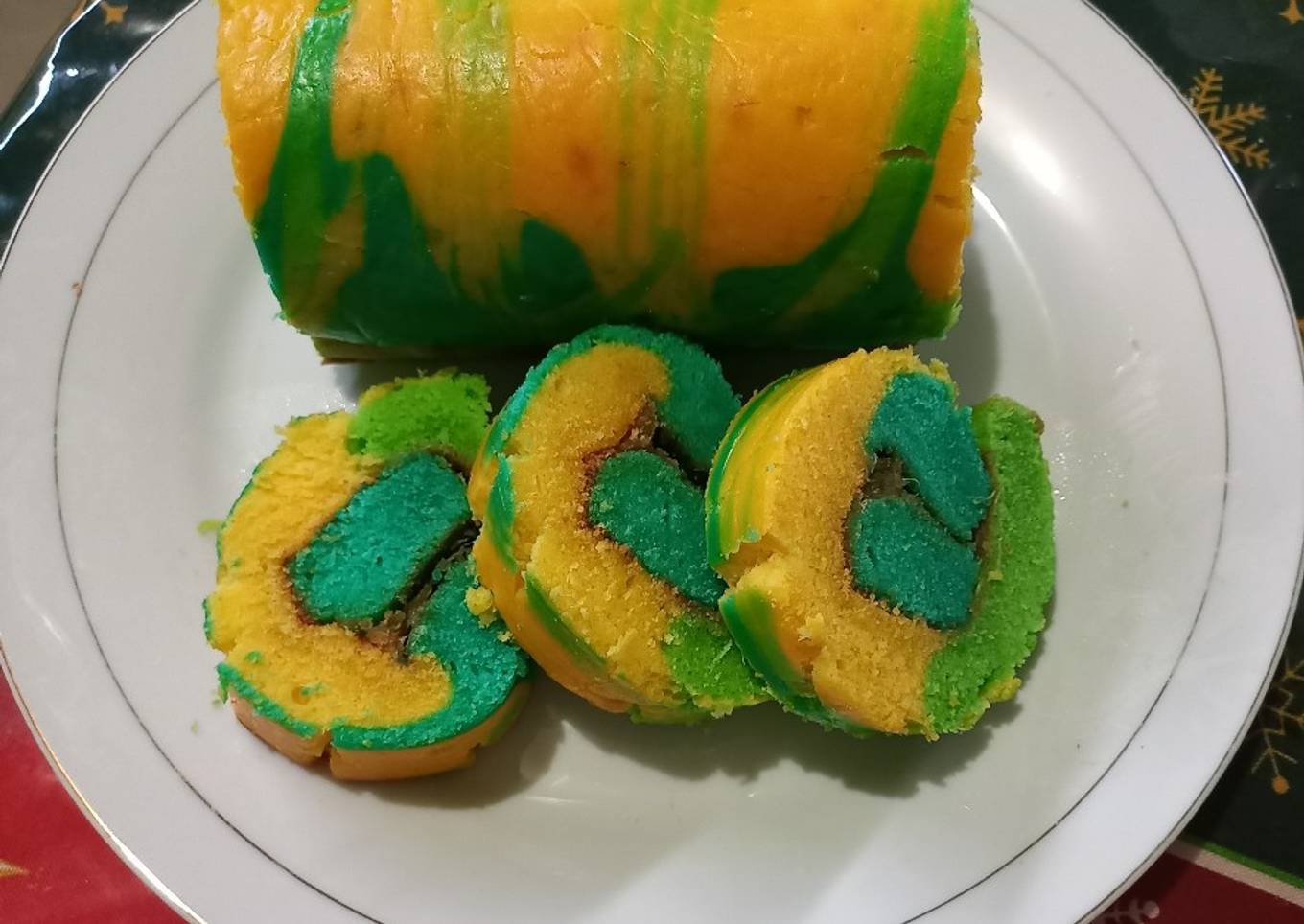 Kue rol pelangi
