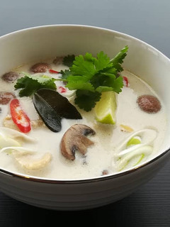Tom kha gay Thai kókusz leves recept fotója