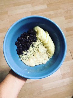 Una foto de Avena de choco-banana vegana