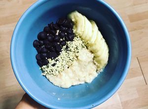 Una foto de Avena de choco-banana vegana