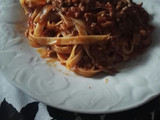 Nidos a la boloñesa