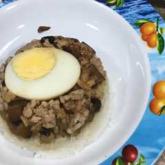 A picture of Nasi Tim.
