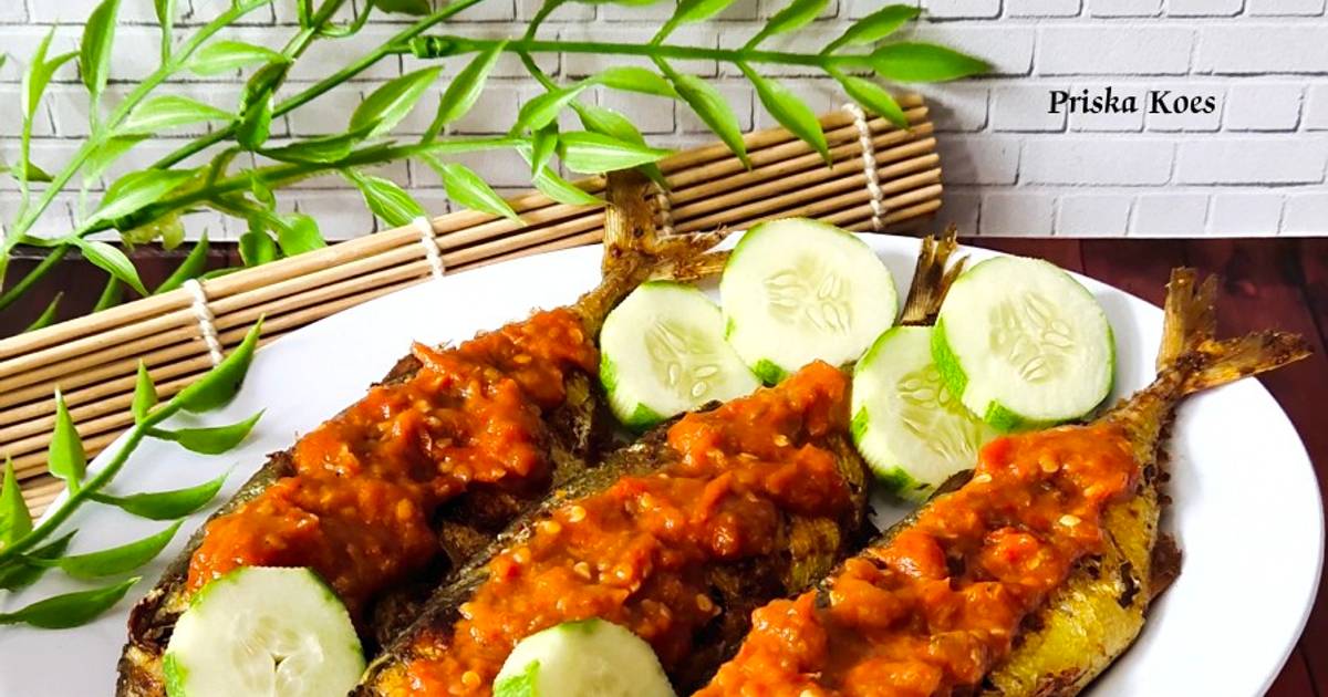 Resep Ikan Kembung Goreng Siram Sambal Tomat Oleh Priska Koes - Cookpad