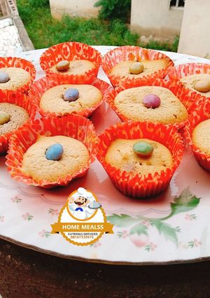 A picture of Vanilla cup cakes.