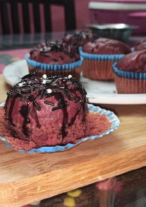 A picture of Beetroot red velvet cup cakes.