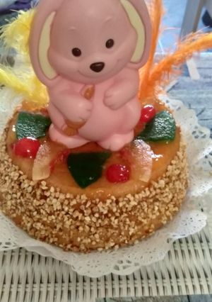 Una foto de Mona de Pascua con figura de chocolate