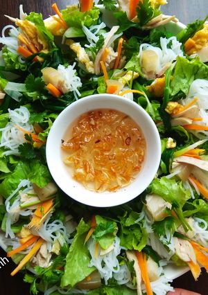 Hình của món Cuốn hành - món ăn thanh mát ngày hè.