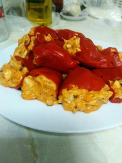 Una foto de Pimientos del piquillo rellenos de pollo