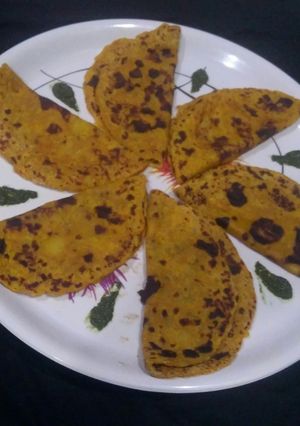 A picture of Aloo thepla.