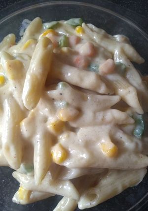 A picture of White sauce pasta.