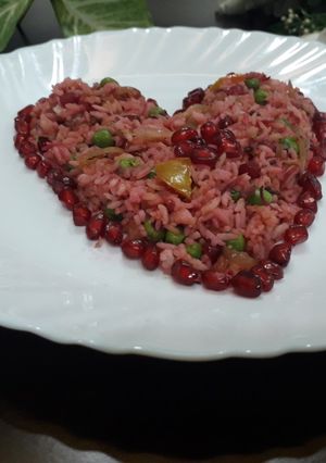 A picture of Beetroot pomegranates fried rice.