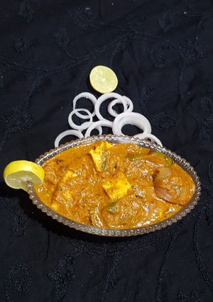 A picture of Paneer tikka masala.