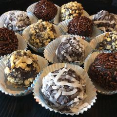 A picture of Walnut Chocolate Cake Truffles.