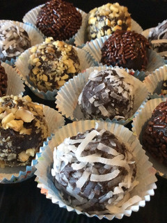 A picture of Walnut Chocolate Cake Truffles.